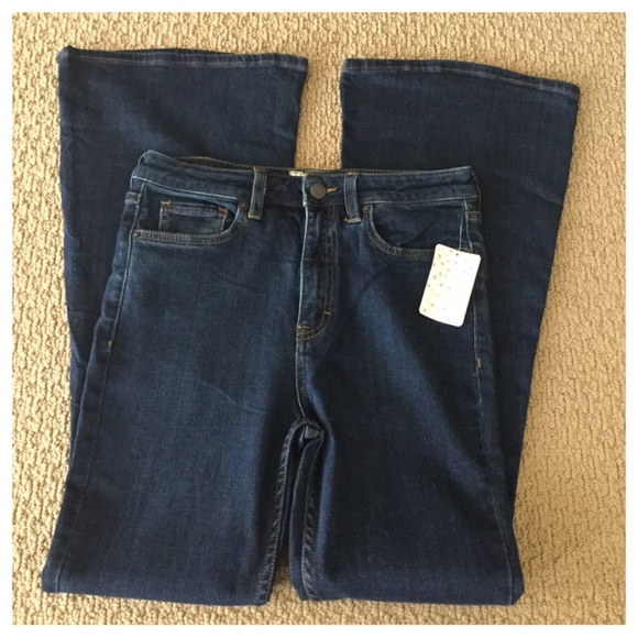 Free People High Rise Stretchy Flared Jeans.  NWT. - Picture 5 of 7