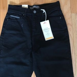 Levi's slimming 512 straight leg jeans (women)