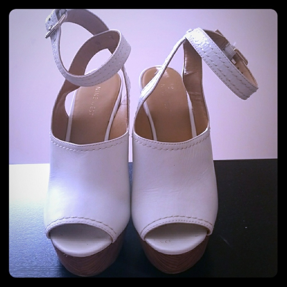NINE WEST white wooden platform sandal
