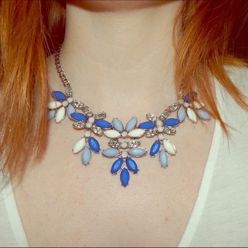An eye catching statement necklace