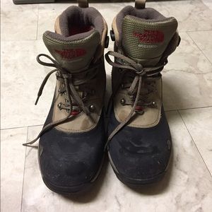 Winter boots!! Practically new!