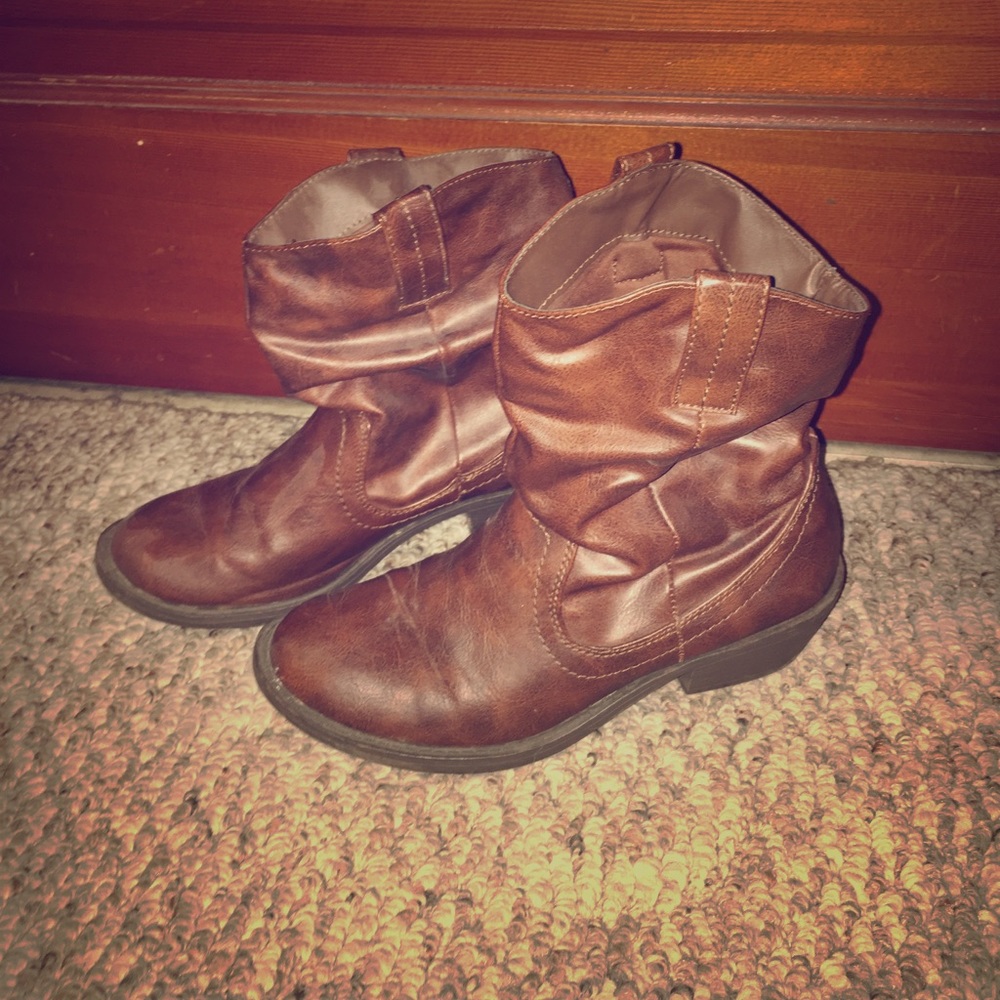 American Eagle size 6 brown ankle boots