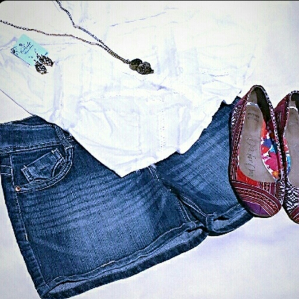 Cute Dark Denim Shorts with Cute Pocket Detail