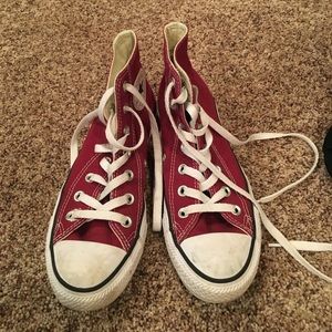 maroon converse