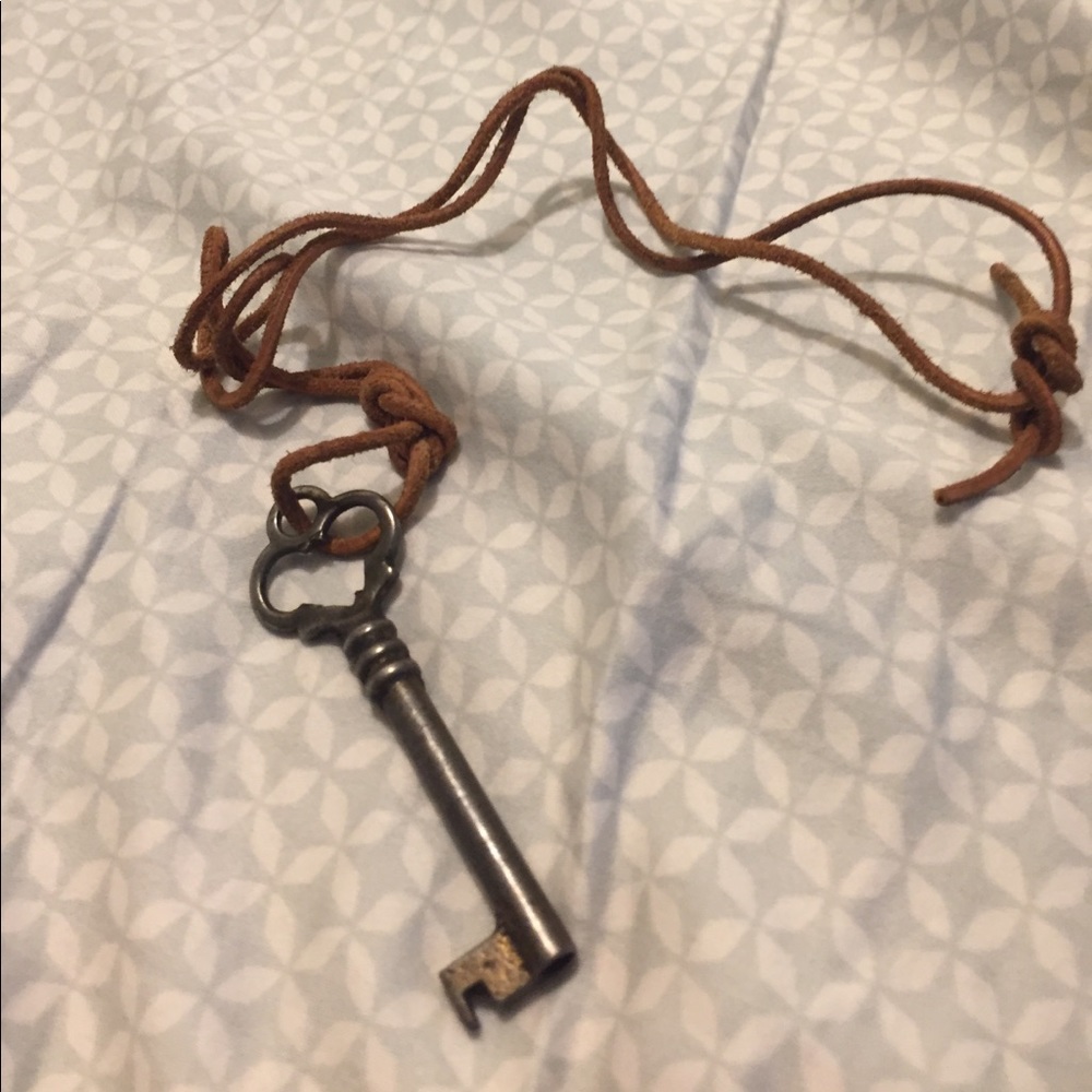 Adjustable Key Necklace w/ Leather strap! Vintage!