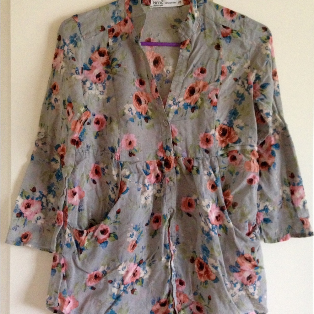 Kirra Floral Gray Button Down Top XS Tunic Pockets