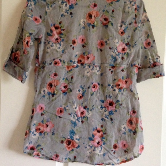 Kirra Floral Gray Button Down Top XS Tunic Pockets - Picture 2 of 4