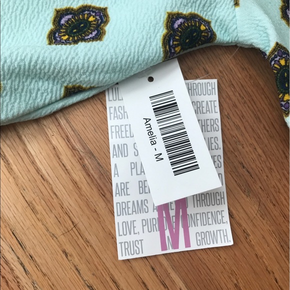 NWT Medium Lularoe Amelia - Picture 4 of 4