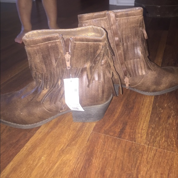 Boots - Picture 2 of 3