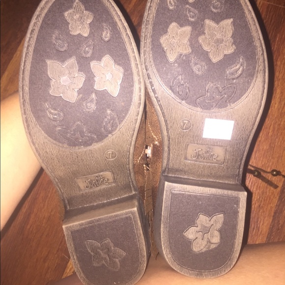 Boots - Picture 3 of 3