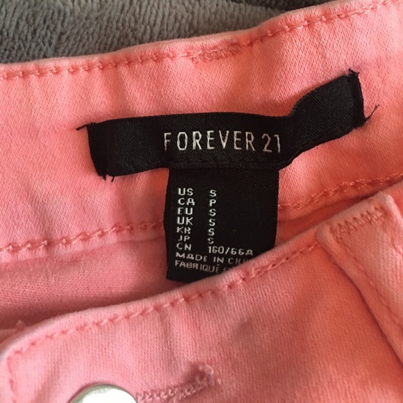 Shorts - Picture 3 of 4