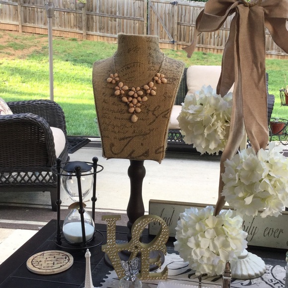 🍑 Peachy Statement Necklace 🍑 - Picture 2 of 3