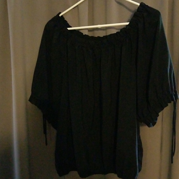 Off or on the shoulder top - Picture 2 of 5