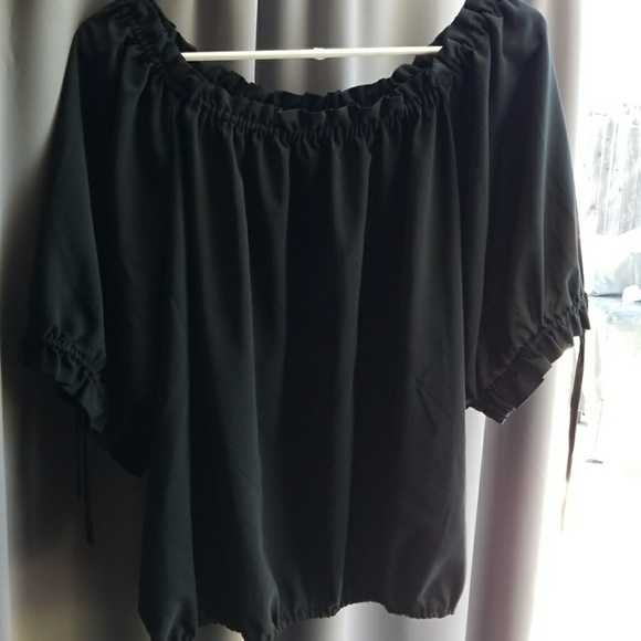 Off or on the shoulder top - Picture 3 of 5