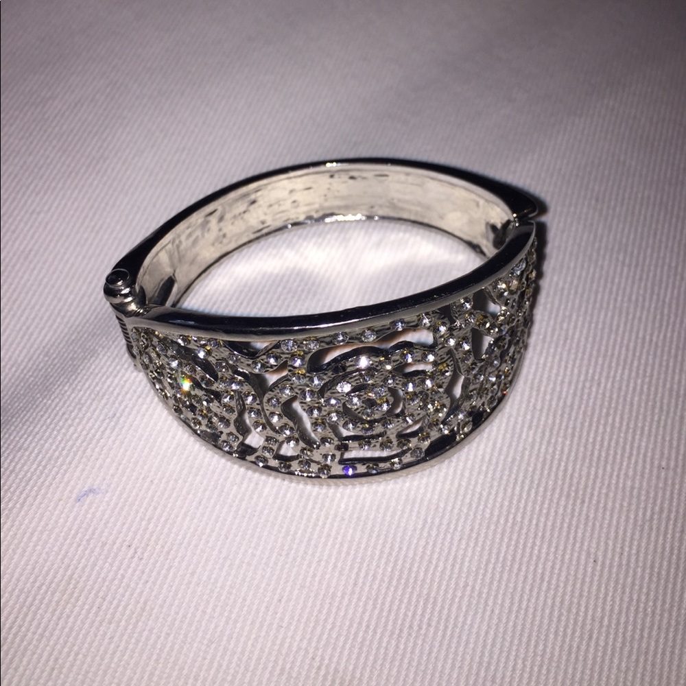 GLAMOROUS Diamond Clasp bracelet! Rose pattern