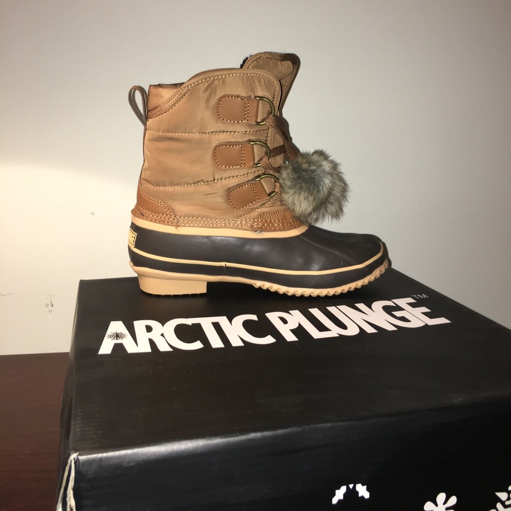 Adorable waterproof boots with Pom poms