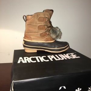 Adorable waterproof boots with Pom poms