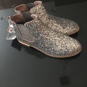 Zara Brand new chukka boots size 8