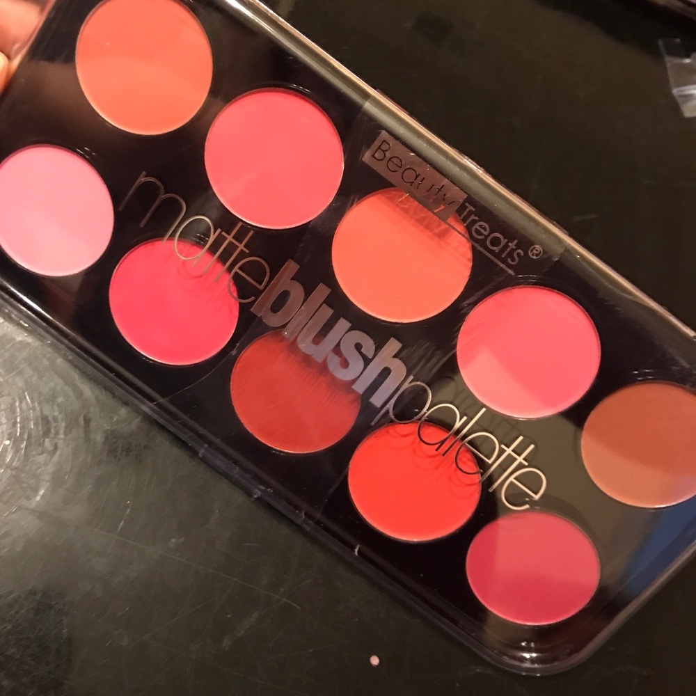 *HOST PICK* Matte Blush Palette - Picture 2 of 6
