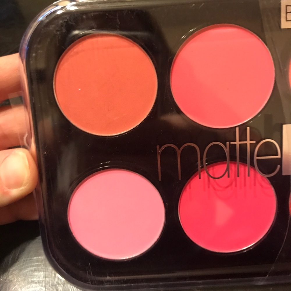 *HOST PICK* Matte Blush Palette - Picture 3 of 6