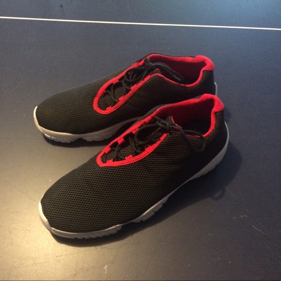 JORDAN FUTURE LOWS size 13 BLACK/RED main image 4