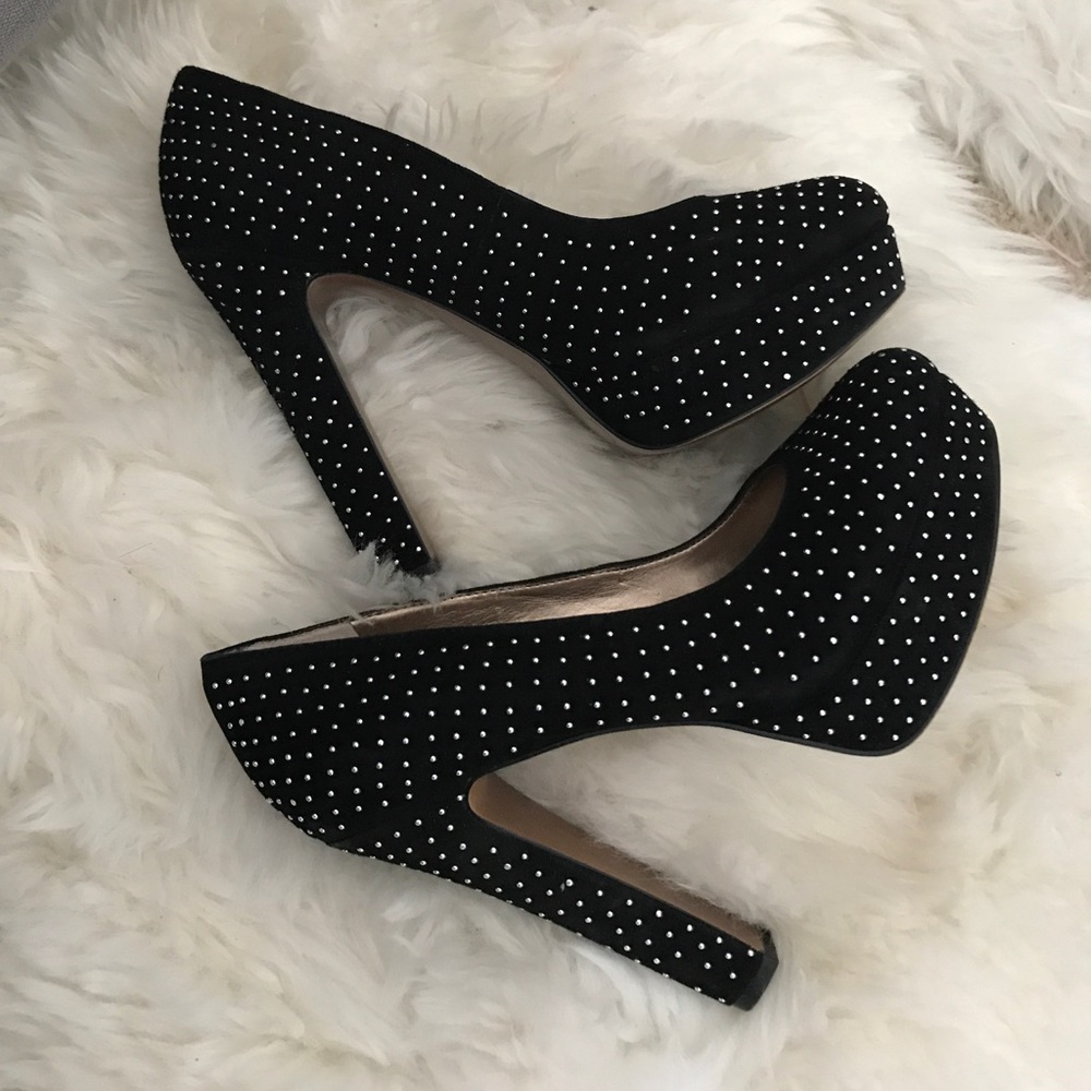 💃👠 BCBG platform black suede heels with studs