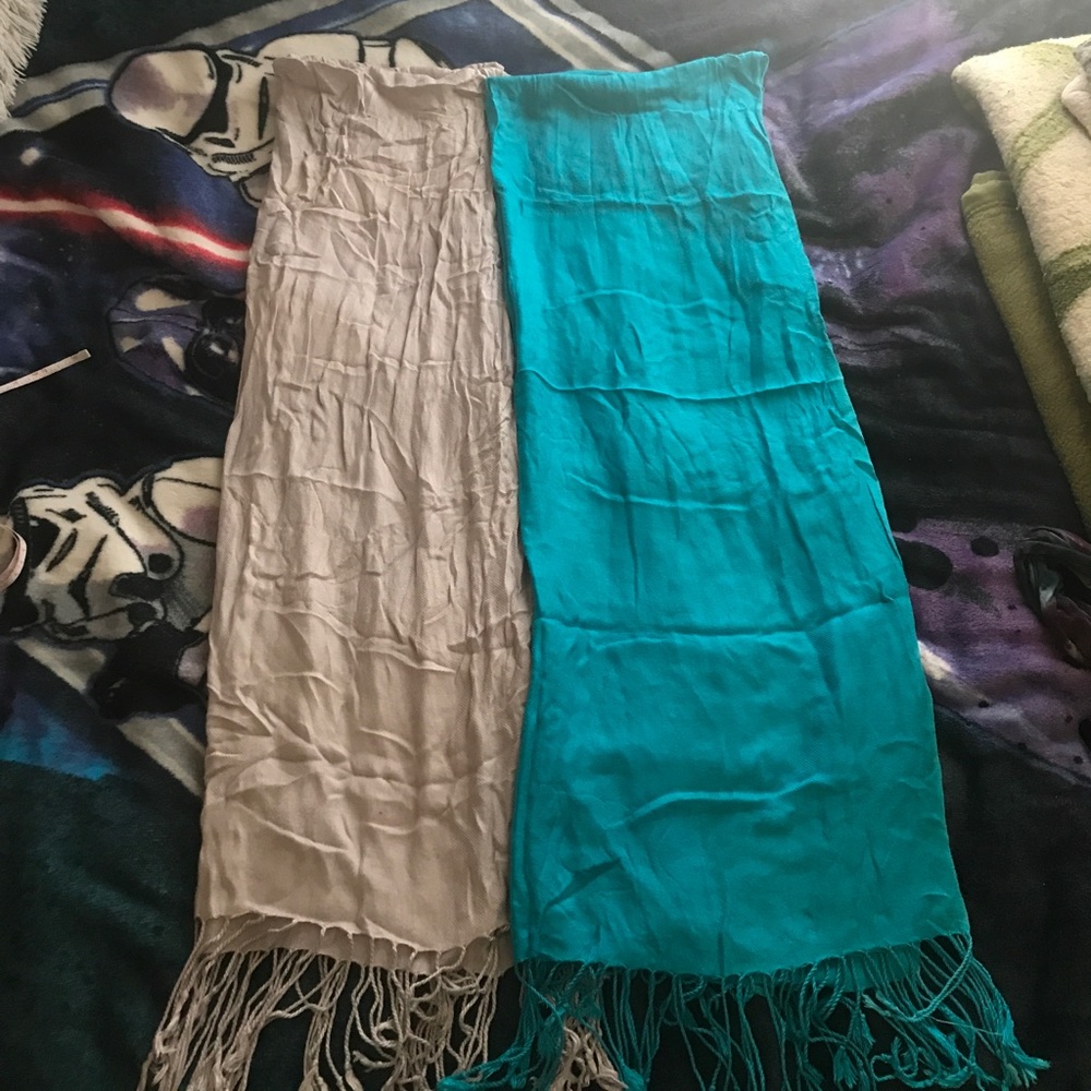 **FINAL PRICE** 2 scarves.