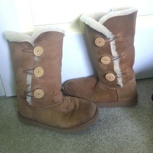 UGG BOOTS