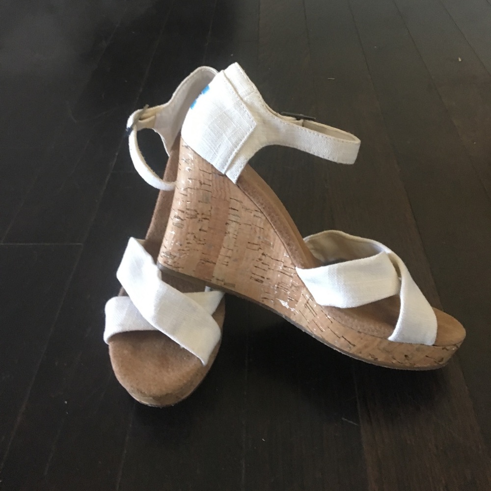 TOMS white wedges size 8