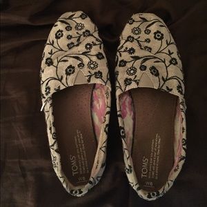 Barely Worn Toms Shoes