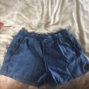 Blue loose shorts