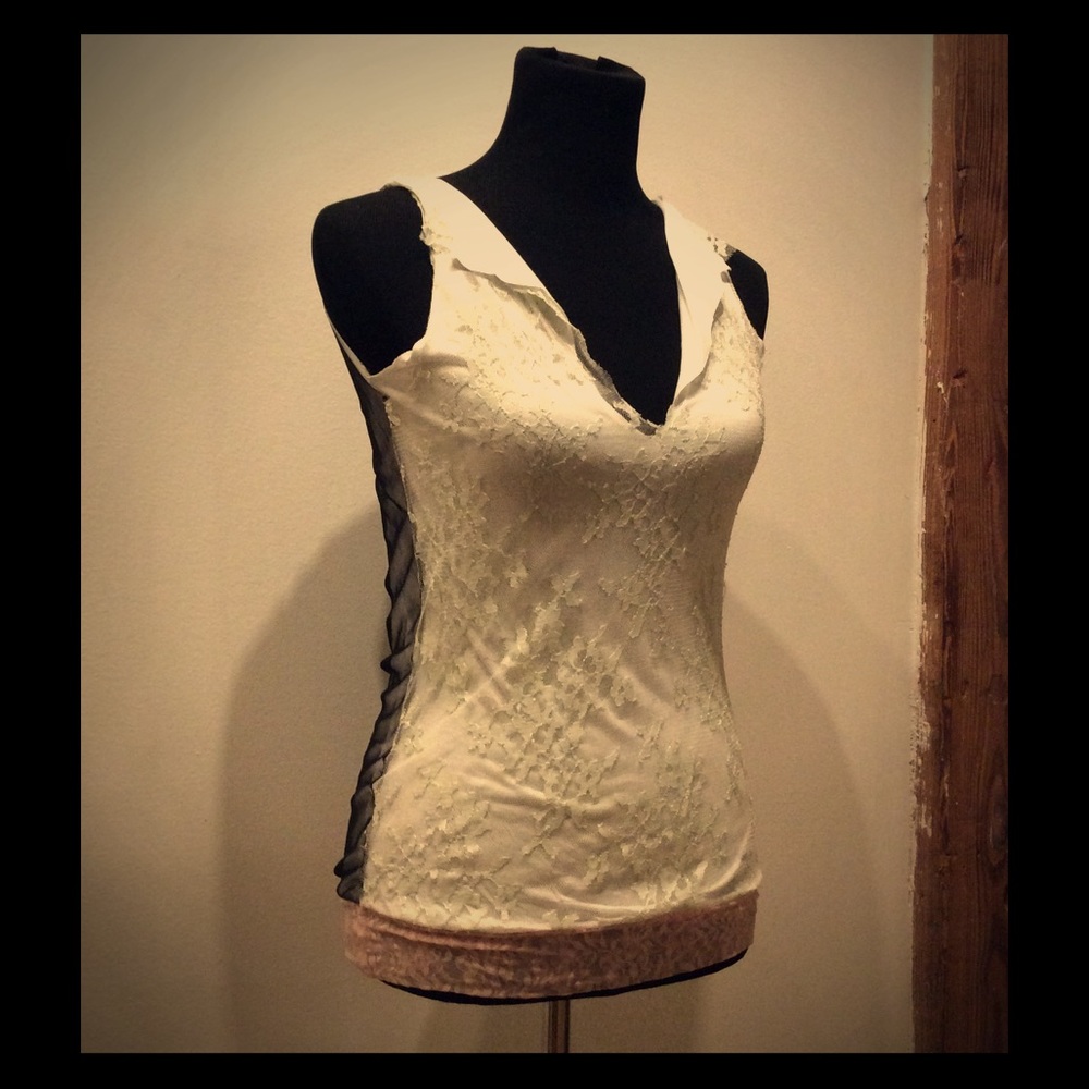 Loy & Ford Sleeveless VNeck Blouse W/ Lace Overlay