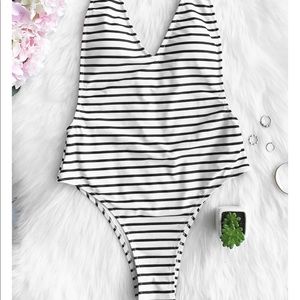 Cupshe one piece bathing suit