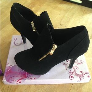 Heels. Size 9. Black.
