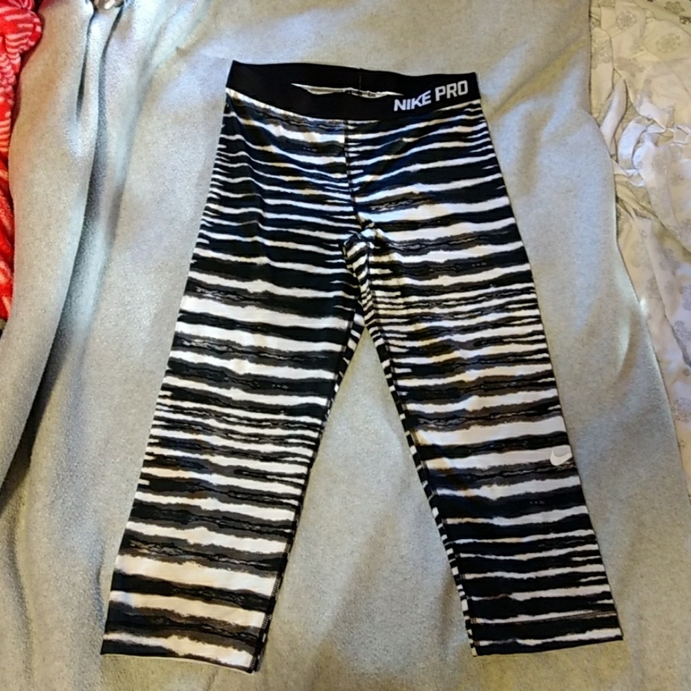 *sold* Nike capri leggings