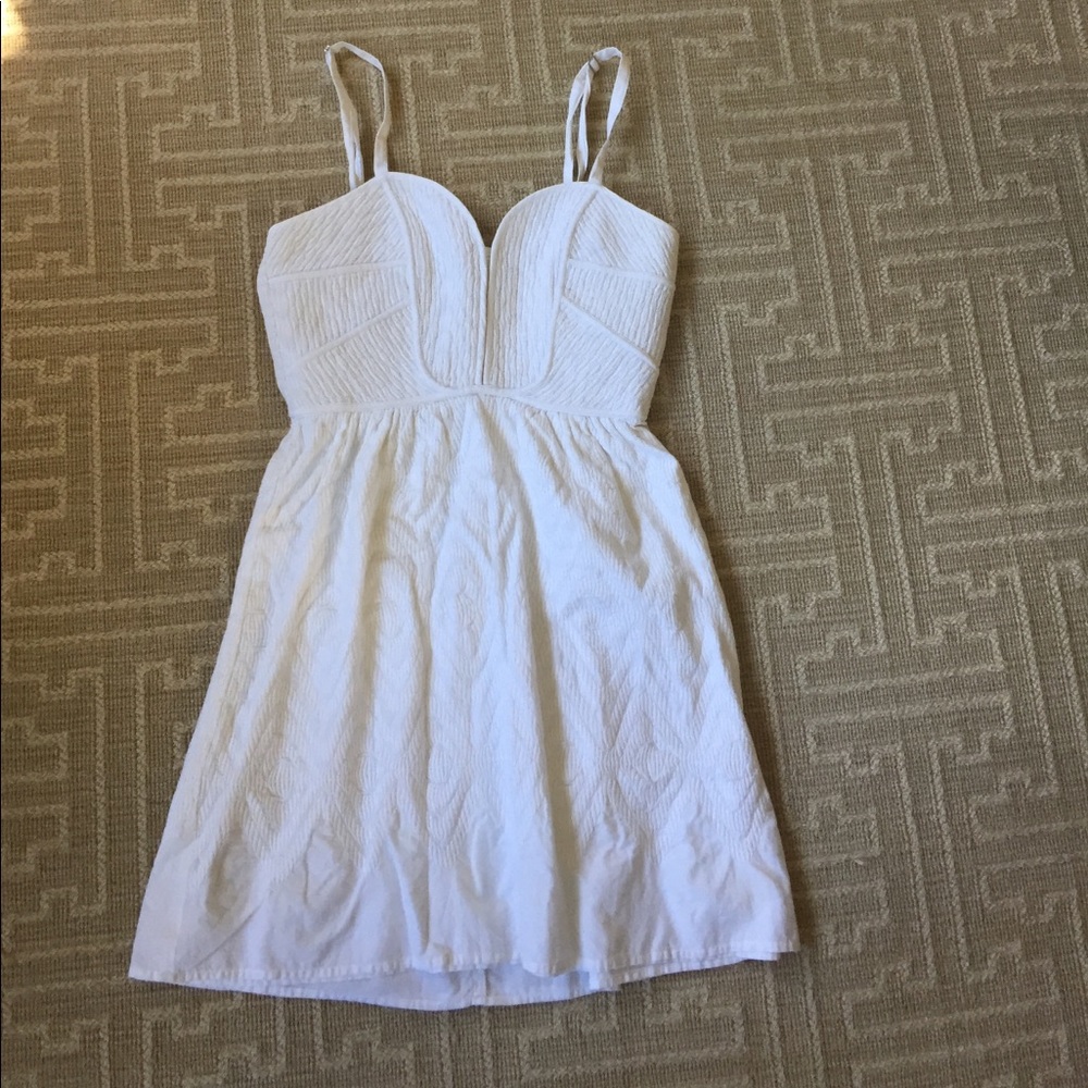 White sweetheart neckline dress