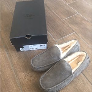 NWT Men's Grey Suede Ugg Slippers