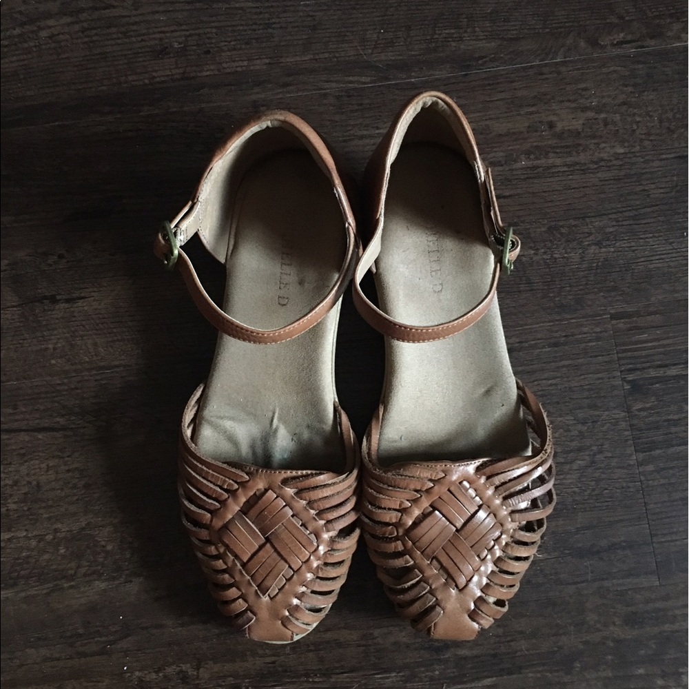 Brown Michelle D closed toe sandal shoes 8.5