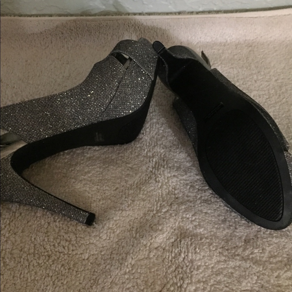 Shoes - Picture 4 of 4
