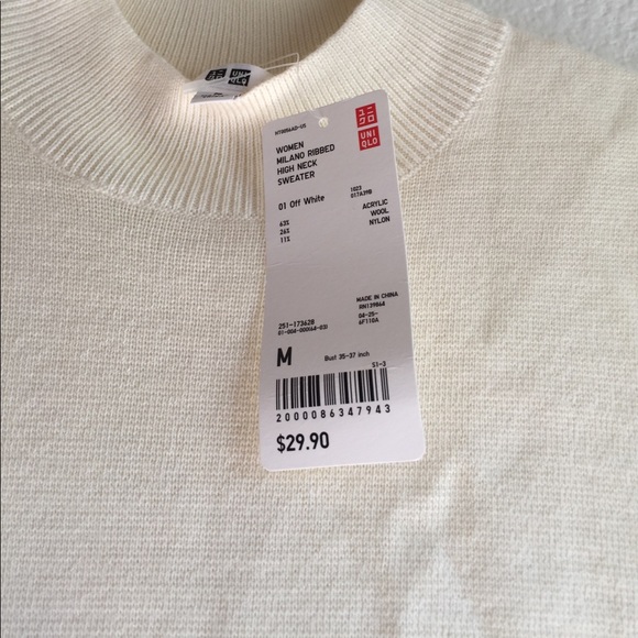 BRAND NEW WITH TAGS UNIQLO TURTLENECK - Picture 2 of 3