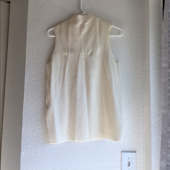 BRAND NEW WITH TAGS UNIQLO TURTLENECK - Picture 3 of 3