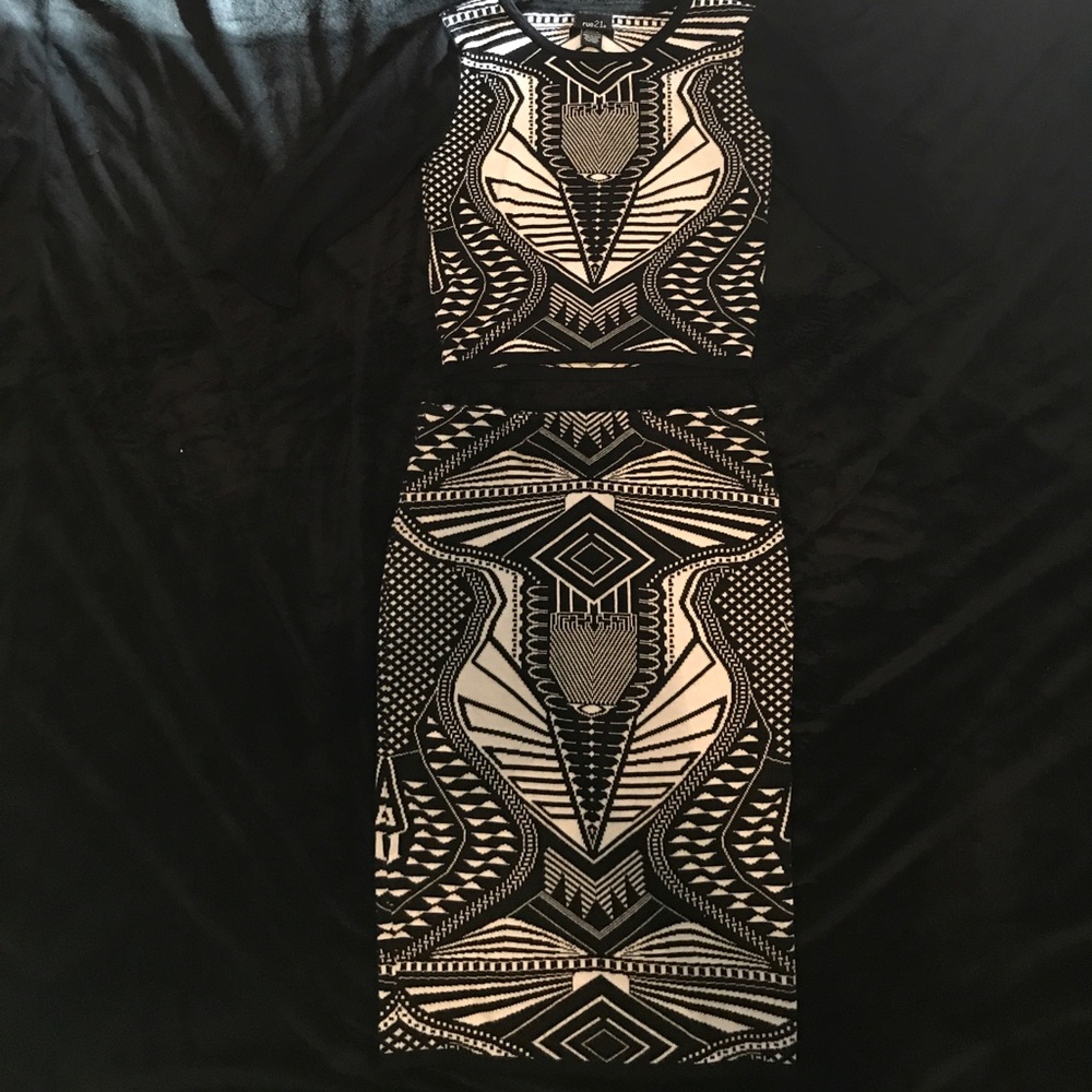 Crop top and pencil skirt set.