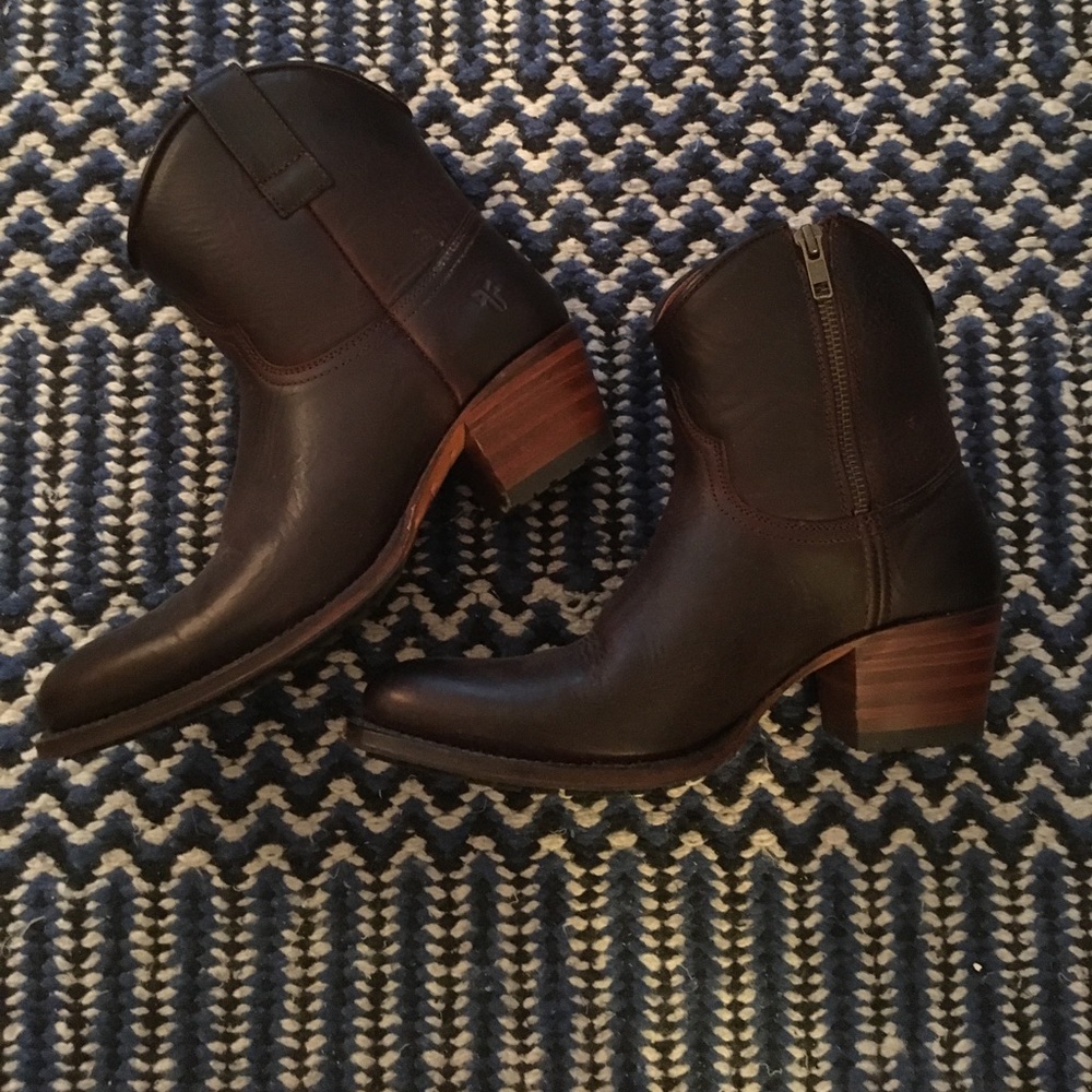 Frye "Deborah Lug Short” Women's Brown Boots