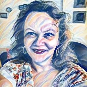 Meet your Posher, Lora