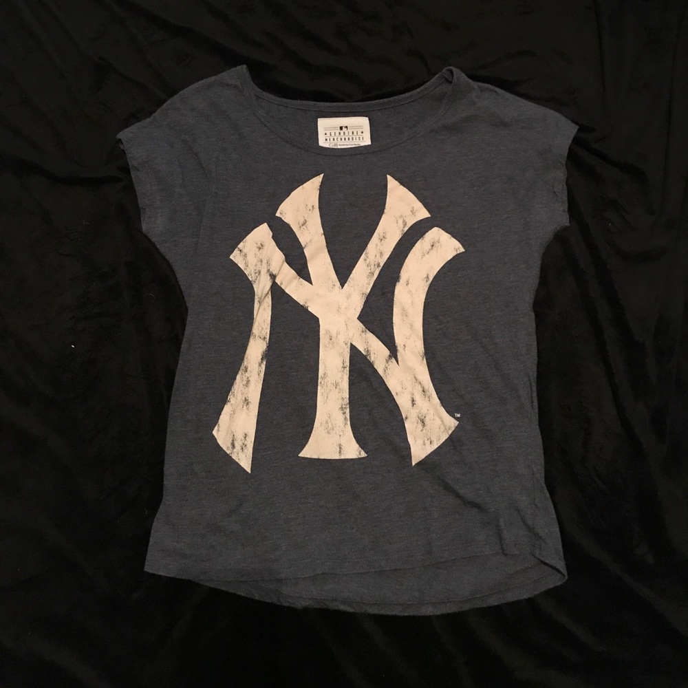 New York Yankees tee.