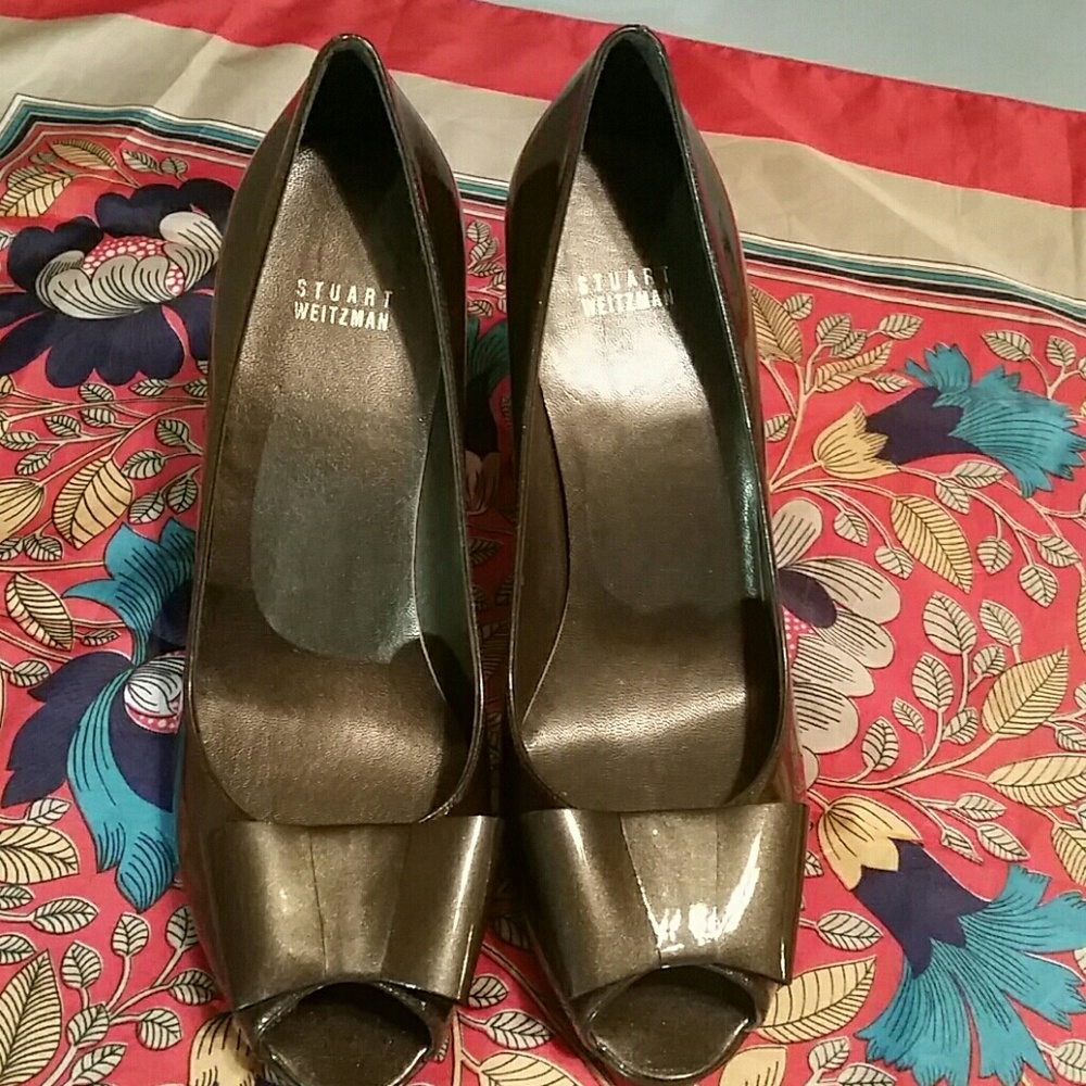 Stuart Weitzman bronze patent leather shoes