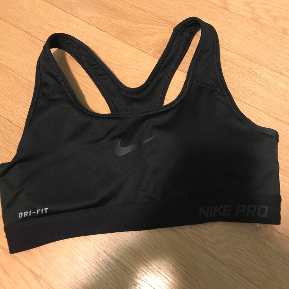 Black nike pro sport bra