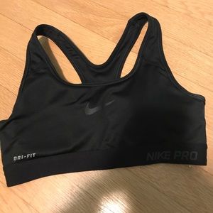Black nike pro sport bra