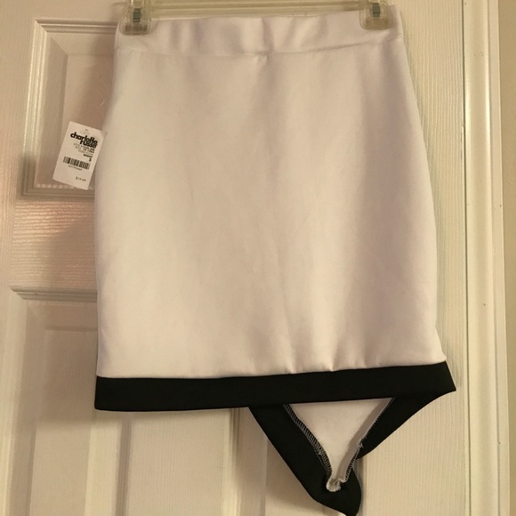 ✖️donated✖️Lot of 2 Charlotte Russe asymmetrical skirts - Picture 4 of 7