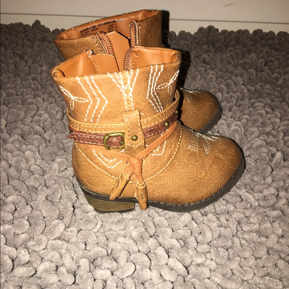 Brown cowgirl boots